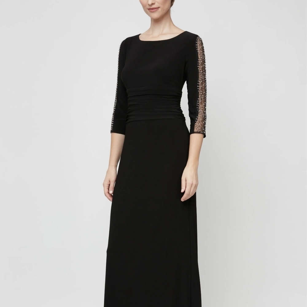Elegant Black Evening Gown with Lace Sleeves
